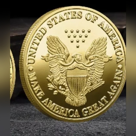 NEW Coin Never Surrender Trump coin collector Politics - Picture 3 of 7